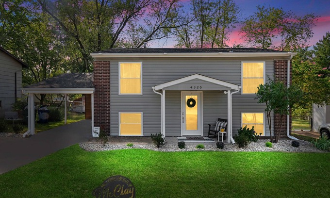 Weldon Spring Heights House | Cozy 4bd/1.5bth w/game room, short walk to wedding venue. Golf nearby too!