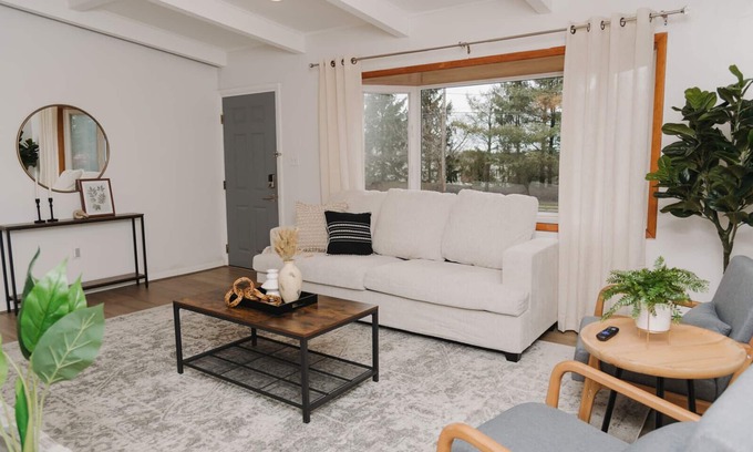 Wayne House | Cozy 4Bedroom/2Bath House - 5 Minutes from King Of Prussia