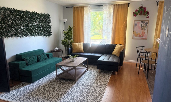 Lethbridge House | Cozy 4BR | Near Park & Downtown