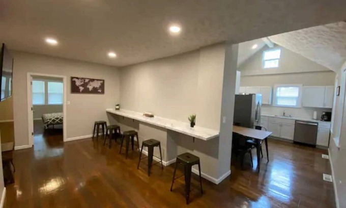 Omaha House | Cozy 5 Bedroom 3 Bath Omaha Home. Sleeps 14 w/Lots of parking!