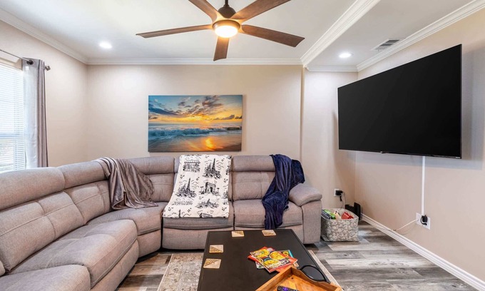 Waxahachie House | Cozy 5BR Getaway | BBQ, Games & Near Attractions