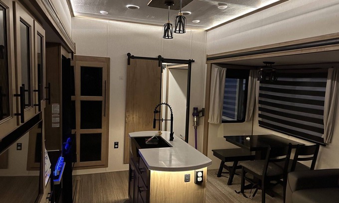 Haines City RV Rental | Cozy 5th Wheel Camper in peaceful Haines City