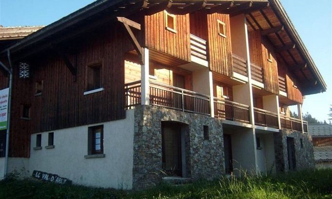 Crest-Voland Apartment | Cozy 6-Person Apartment Near Ski Lifts and Shops