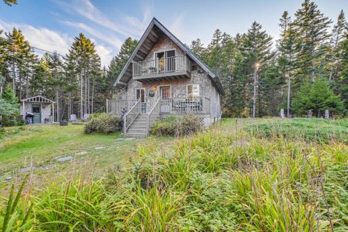 Prospect Harbor House | Cozy Acadia Area Cabin, Walk to Beach and Lighthouse