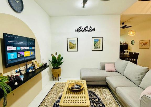 Bota House | Cozy All Four Bedroom with Aircond Stay wifi and Netflix