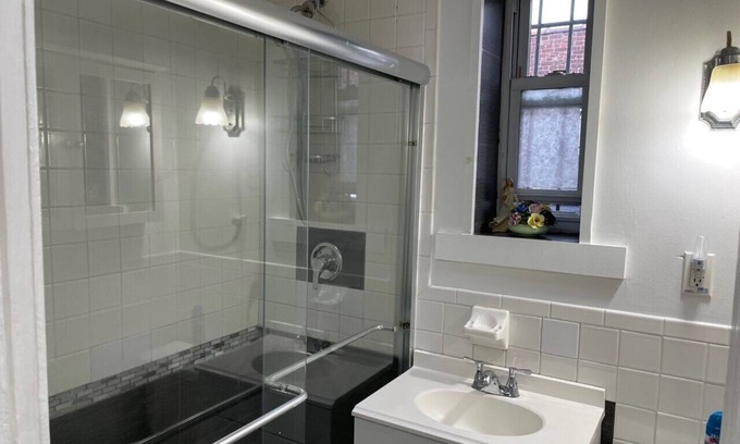Queens Apartment | Cozy and bright one bedroom apartment in great area. walk to NYC Subway and bus.