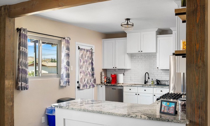 El Paso House | Cozy and charming centrally located in the historic Kern/Rim neighborhoods.