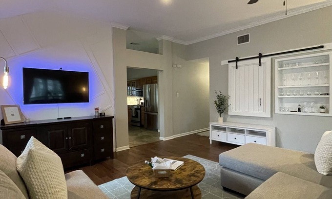 Georgetown House | Cozy and cheerful three bedroom home with hot tub.