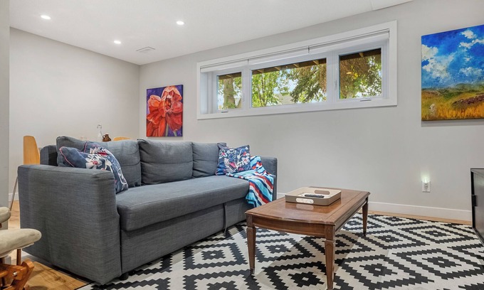 Tuxedo Park Apartment | Cozy and Clean 2BR Basement Suite In The Heart of Calgary