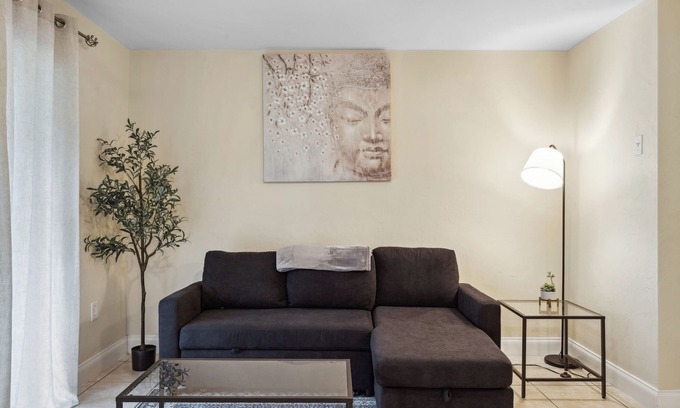 Gainesville House | Cozy and Clean Getaway - Close to UF, Downtown and Midtown!