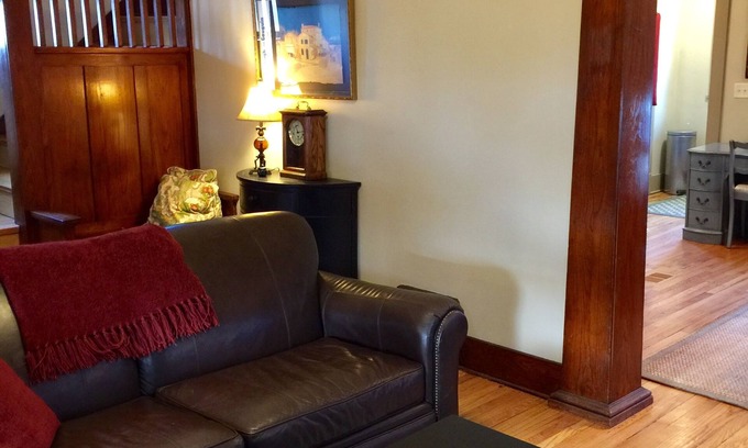 Morton Meadows House | Cozy and comfortable Home in the heart of Omaha