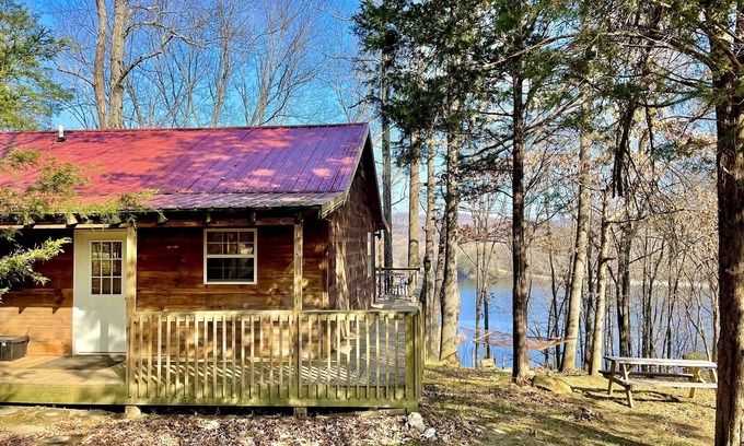 Mount Vernon Cabin | Cozy and Comfortable Lake Cabin