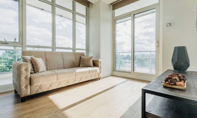 Richmond Hill Condo | Cozy and contemporary suite - Easy access to everything
