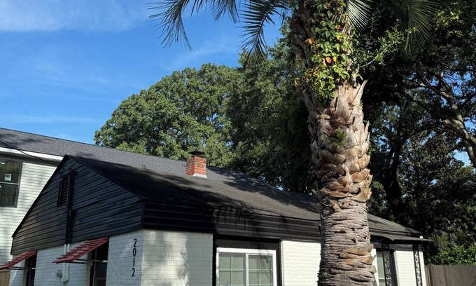 North Charleston House | Cozy and Convenient- 5 min to Airport