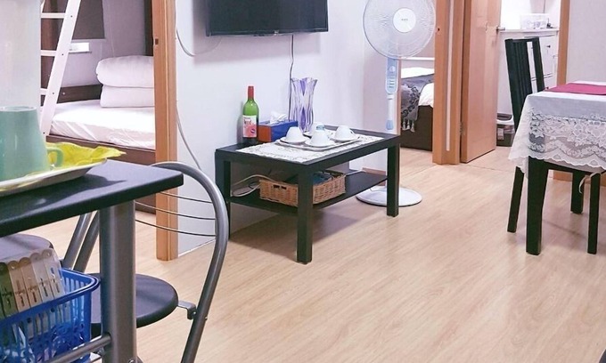 Causeway Bay Apartment | Cozy and convenient home by Time Square