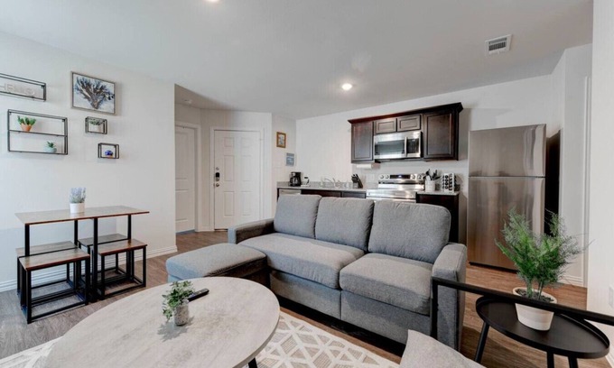 Temple House | Cozy and convenient townhome