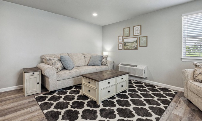 Whitesboro Apartment | Cozy and Cute Studio 15 minutes from Lake Texoma and 30 minutes from WinStar.