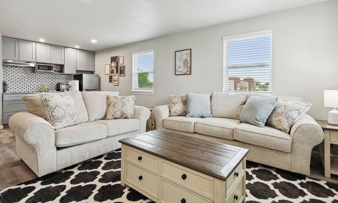 Whitesboro Apartment | Cozy and Cute Studio 15 minutes from Lake Texoma and 30 minutes from WinStar.