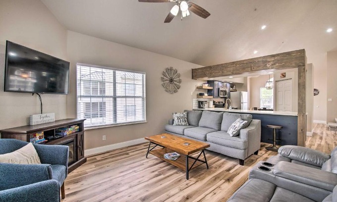 Table Rock Apartment | Cozy and Deluxe Branson Condo Balcony and Pool Access