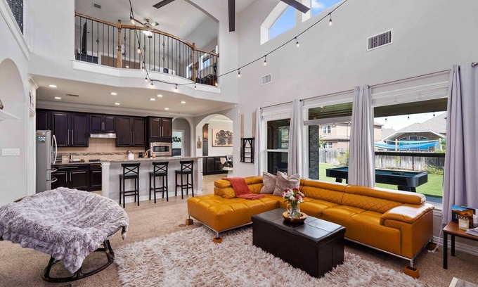 Pflugerville House | Cozy and Fun Luxury Family Home - 5 mins to City or Countryside