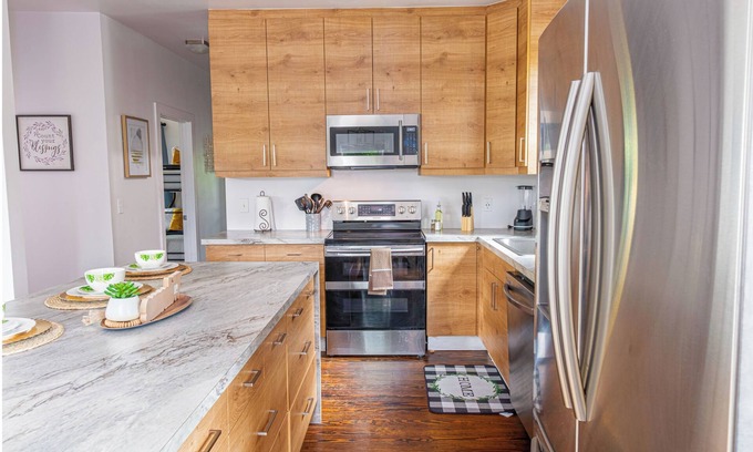 Eastside Promise Neighborhood Cottage | Cozy and Gorgeous 2br/1ba Near Amazing Downtown
