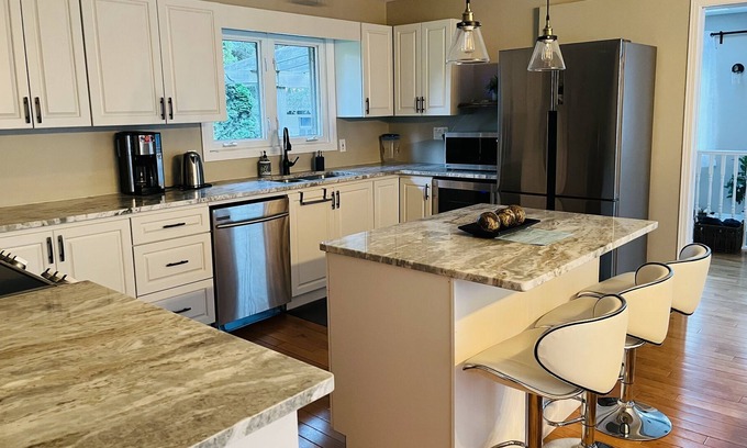 Valentia Cottage | Cozy and luxurious four seasons waterfront cottage