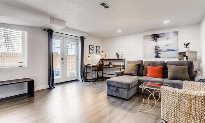 Aurora House | Cozy and modern suite /Dog Friendly /Home Office.!