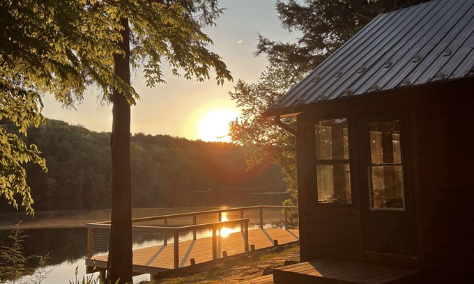 Croghan House | Cozy and private lakefront cabin - perfect for large groups & family reunions!