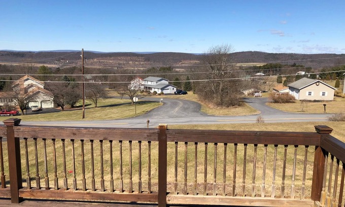Potts Grove House | Cozy and quiet, but close to all the good stuff. Amazing mountain view.