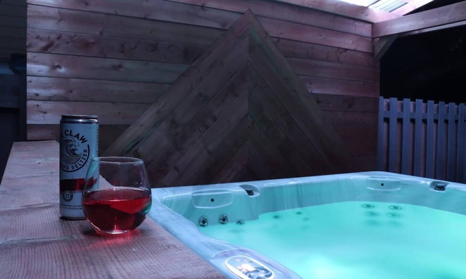 Tumbler Ridge Ski Chalet | Cozy and quiet chalet surrounded by outdoor beauty and adventure. Pet-friendly!