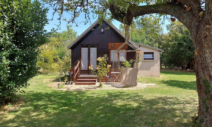 Chateaudun Cottage | Cozy and romantic chalet with terrace in Eure-et-Loir