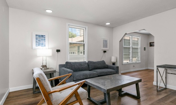 Rosedale House | Cozy and Spacious 4BR Close to KU|Westport|Plaza