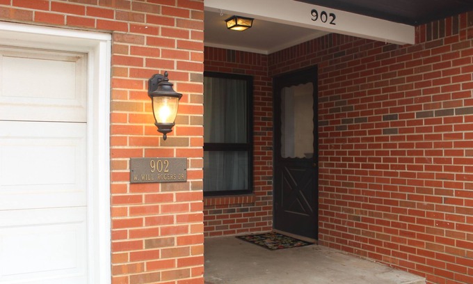 Stillwater House | Cozy and spacious 4-bedroom house in the heart of campus. Walk to Boone Pickens!