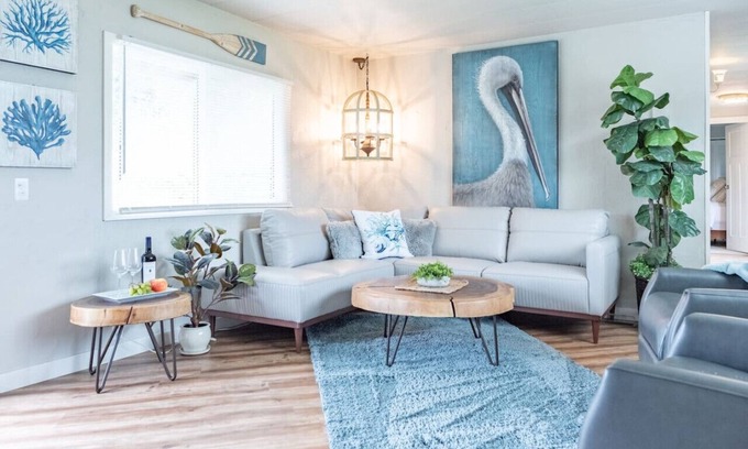 Grayland House | Cozy and Stylishly-Walk To The Beach - Sleeps 5
