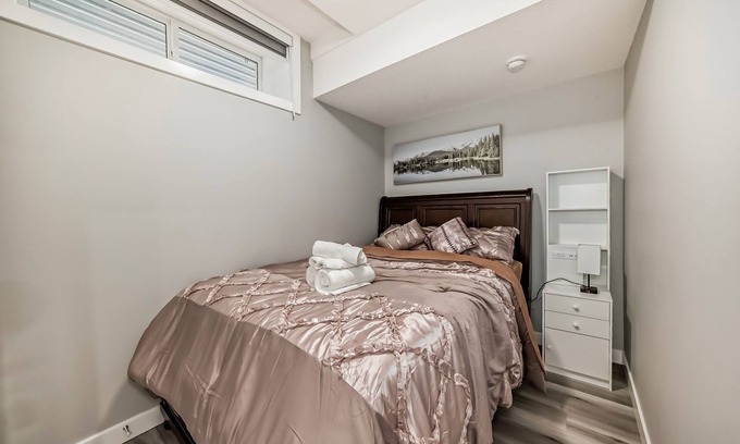 Southwest Calgary House | Cozy and Tastefully Furnished 1BR Guest Suite Close to Spruce Meadows SW Calgary
