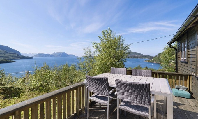 Meloy Cabin | Cozy and unassuming cabin with fantastic views