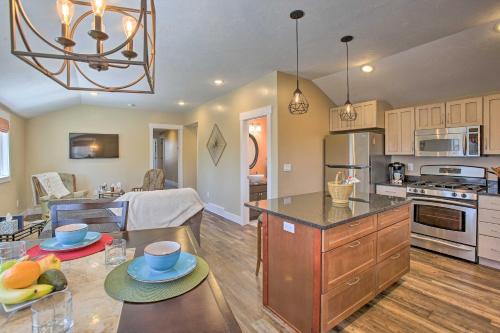 Ludington Apartment | Cozy and Urban Ludington Apt about 1 Mi to Lake Michigan