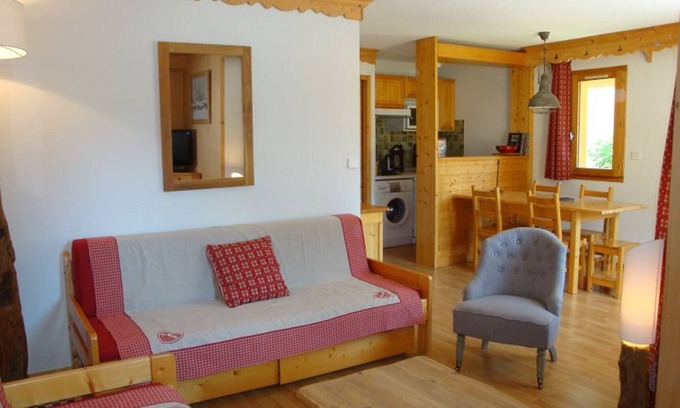 Pralognan-la-Vanoise Apartment | Cozy and Well-Arranged Apartment Near Slopes in Pralognan-la-Vanoise