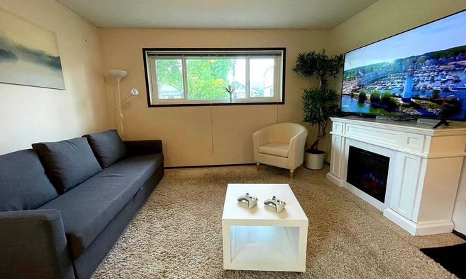 Sylvan Lake Apartment | Cozy Apartment by the Beach *Pet Friendly!*