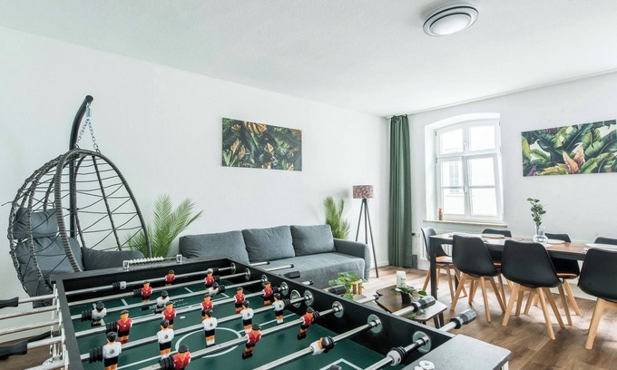 Innenstadt - Sankt Ulrich-Dom Apartment | Cozy apartment directly on Königsplatz l 8 people l Table football + projector