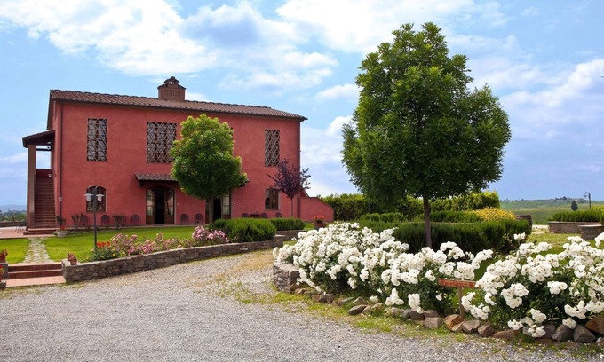 Cerreto Guidi Other | Cozy apartment for visiting Tuscany. Pets allowed.