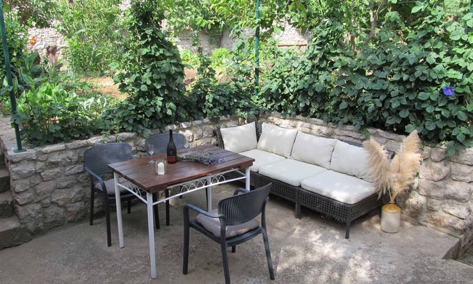 Veli Losinj Apartment | Cozy apartment for two with a pet-friendly environment