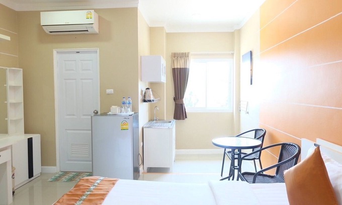 Talat Nuea Apartment | Cozy apartment in charming Wichit with fitness room, WiFi, AC
