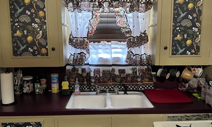 Abilene Apartment | Cozy apartment in downtown Abilene, welcome to the back porch!