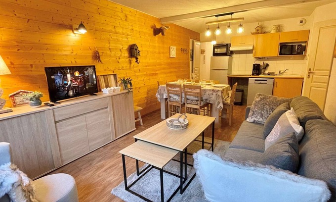 Flumet Apartment | Cozy Apartment in Flumet - Pool, Parking, 2 BR, 6 ppl