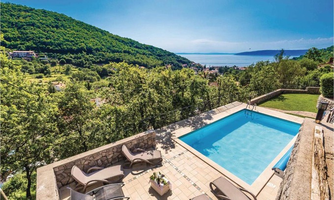 Sucici Apartment | Cozy Apartment In Moscenicka Draga