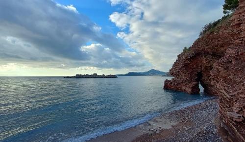 Sveti Stefan Apartment | COZY APARTMENT in Sveti Stefan, Budva -green area, terrace & parking