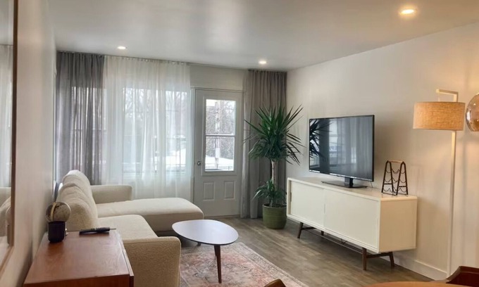 Longueuil Apartment | Cozy apartment in Vieux-Longueuil, ideal for visitors and telecommuters