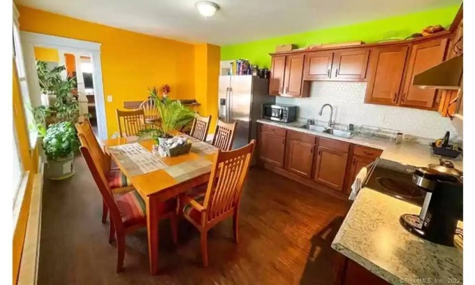 Waterbury House | Cozy apartment in Waterbury