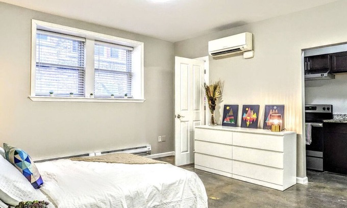 Detroit Apartment | Cozy apartment in west village Detroit